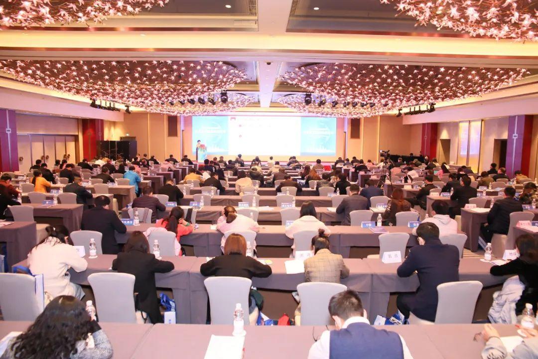 {“title”: “广东省公共安全技术防范协会第四届第四次会员代表大会顺利召开 聚焦安全技术防范产品零售新机遇”, “content”: “近日，广东省公共安全技术防范协会第四届第四次会员代表大会在广州顺利召开。大会审议通过了协会年度工作报告、财务报告及多项议案，并围绕行业发展趋势、技术创新与市场规范等议题展开深入交流。来自全省安防行业的企业代表、专家及相关部门负责人出席会议。\n\n会议指出，随着智慧城市和平安广东建设持续推进，安全技术防范产品零售市场呈现出需求多元化、产品智能化、渠道线上线下一体化等